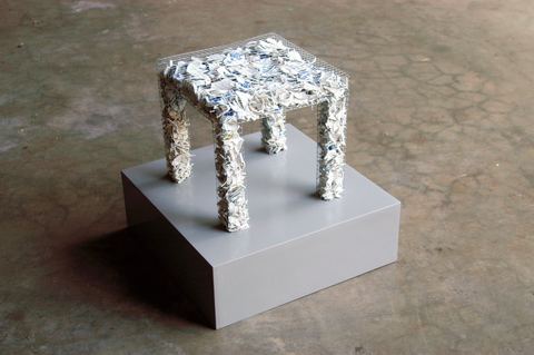 Scherventafel, 2005, staal, porselein, hout