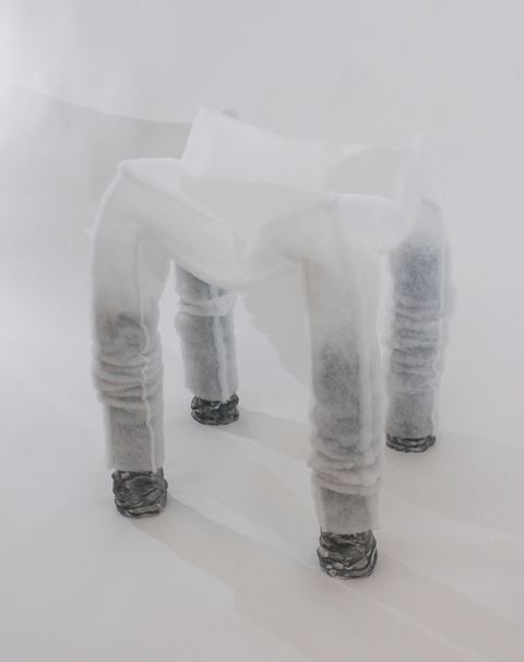 Slim fit, 2007, beton, fiberfill