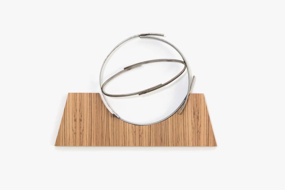 Stilleven, 2022, staal, hout
